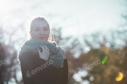 Preview: Portrait Against The Sun Light