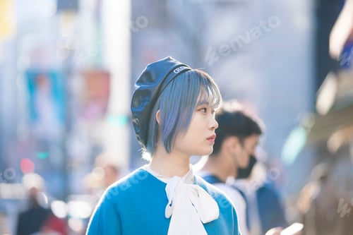 Vista previa: Young Woman With Blue Hair