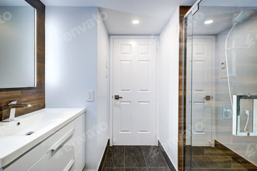 Preview: Full Set Of Empty Renovated Apartment In Montreal, Canada