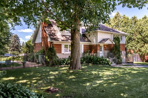 Preview: Beautiful Canadian House In Montreal'S Suburb