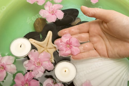 Preview: Aromatherapy With Flowers In Water