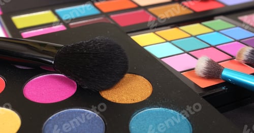 Preview: Colorful Cosmetic Palettes With Brushes