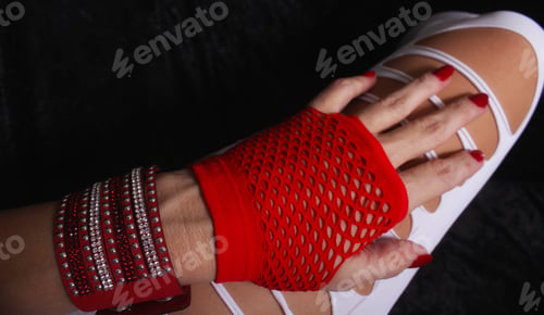 Preview: Vintage Style Fashion, Red Fishnet Glove With Ripped Leggings