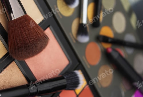 Preview: Colorful Cosmetic Pigment Palettes With Brushes