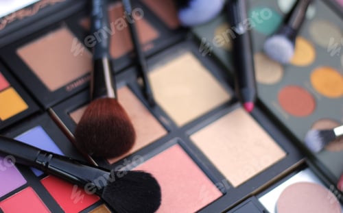 Preview: Colorful Cosmetic Pigment Palettes With Brushes, Shallow Dof