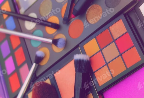 Preview: Colorful Cosmetic Pigment Palettes With Brushes