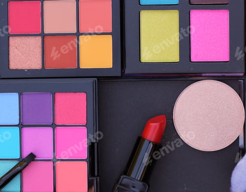 Preview: Colorful Cosmetic Pigment Palettes With Brushes