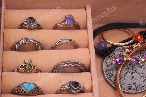 Preview: Jewelry Box With Various Vintage Jewelry, Shallow Dof