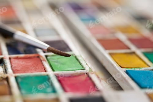 Preview: Close-Up Of Paint Brush And Palette
