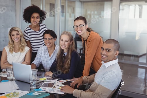 Preview: Portrait Of Smiling Colleagues Planning In Creative Office