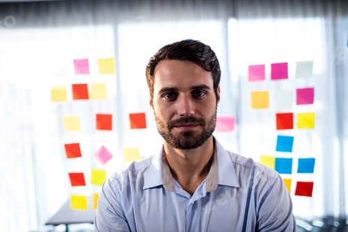 Preview: Businessman Reading Post It In Office