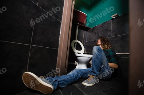 Vista previa: Unconscious Man Sleeping In The Washroom