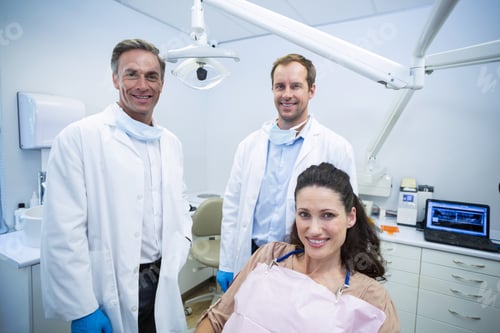 Preview: Portrait Of Smiling Dentists And Female Patient At Dental Clinic