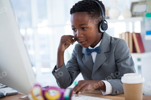 Preview: Businessman Wearing Headphone While Using Computer At Desk In Office