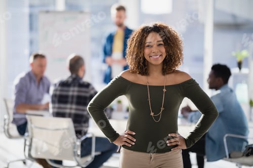 Preview: Portrait Of Female Executive Standing With Hands On Hip In The Office