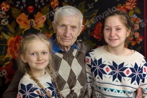 Preview: Portrait Of Smiling Senior Man And The Great-Granddaughters