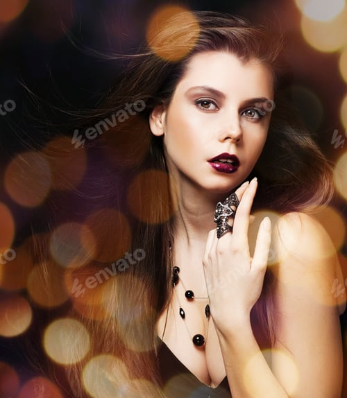 Preview: Beautiful Woman With Evening Make-Up. Jewelry And Beauty. Fashion Photo