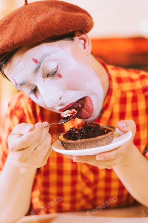 Preview: Mime Eats Cake In A Cafe And Croaks A Face