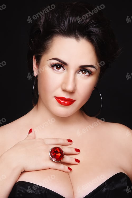 Preview: Beautiful Plus-Size Busty Woman With Stylish Make-Up