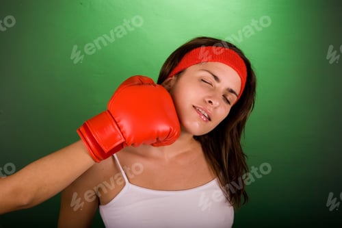 Preview: Boxing Knocking.