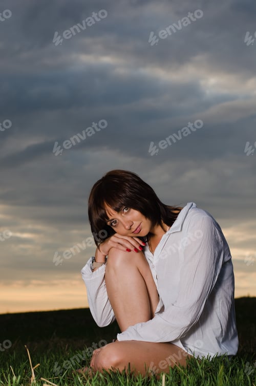 Preview: Night Portrait Of Beautiful Girl