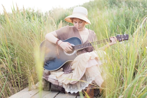 Preview: Redhead Woman With Guitar