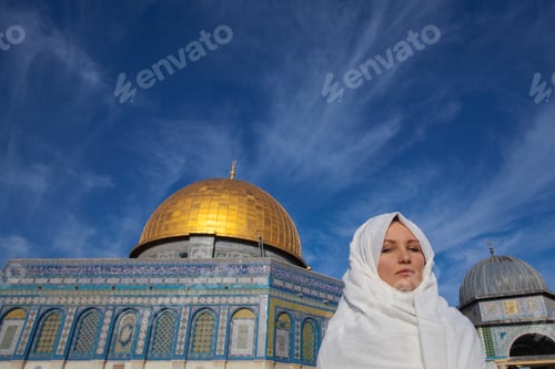 Preview: Woman Standing Near Dome Of The Rock Mosque Near Jerusalem