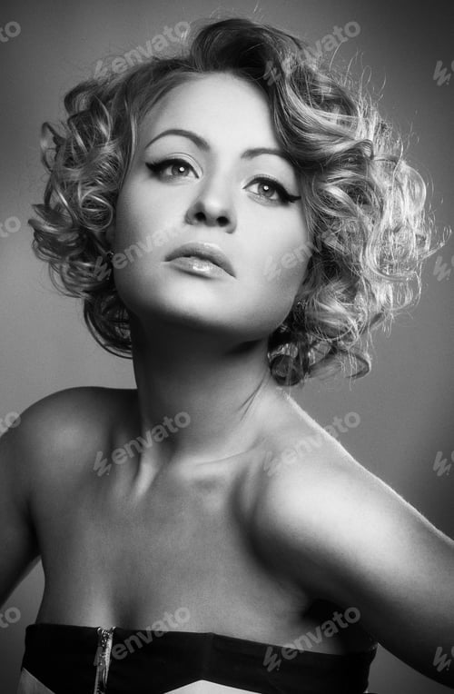 Preview: Beautiful Woman Model Posing In Elegant Dress In The Studio