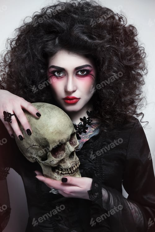 Preview: Beautiful Gothic Girl With Skull In Her Hands