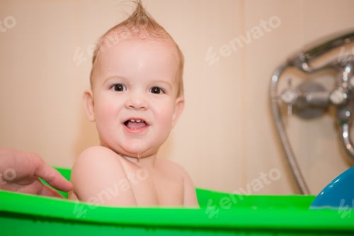 Preview: Little Kid With His Mom To Clean