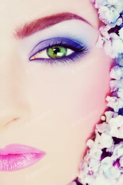 Preview: Vintage Style Close-Up Shot Of Beautiful Woman With Green Eyes And Bright Makeup