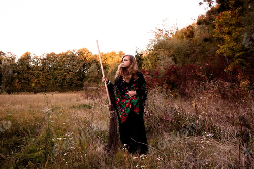 Preview: Oung Girl Dressed In A Fall Halloween Witch