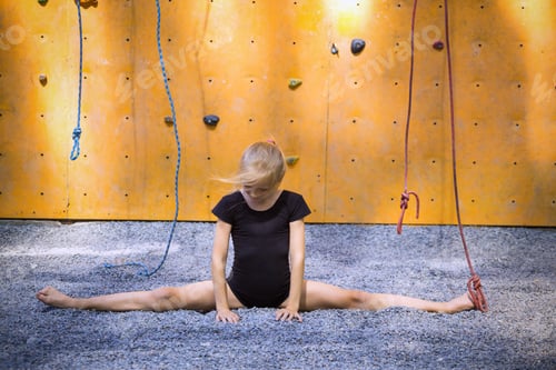 Preview: Fun Bouldering, Little Funny Girl Posing In A Twine Against The Wall For Climbing