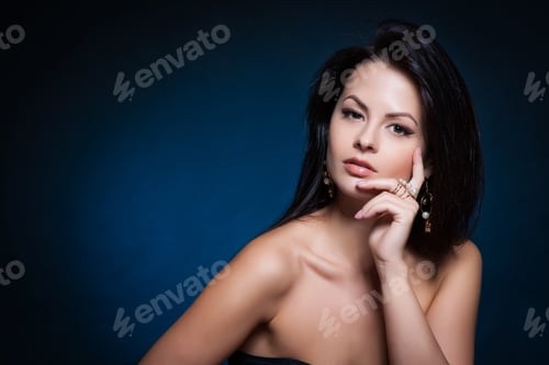 Preview: Beautiful Woman With Evening Make-Up. Jewelry And Beauty. Fashion Photo