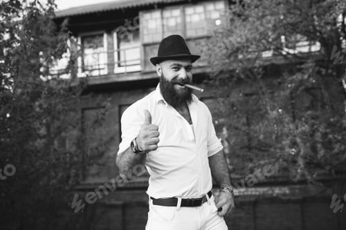 Preview: Stylish Man with Beard Poses with a Cigar