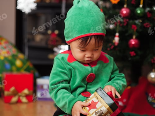 Preview: Baby Girl Gets Her Christmas Gift