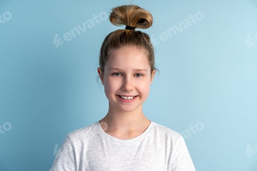 Preview: Smiling Girl with Blonde Hair in a Topknot