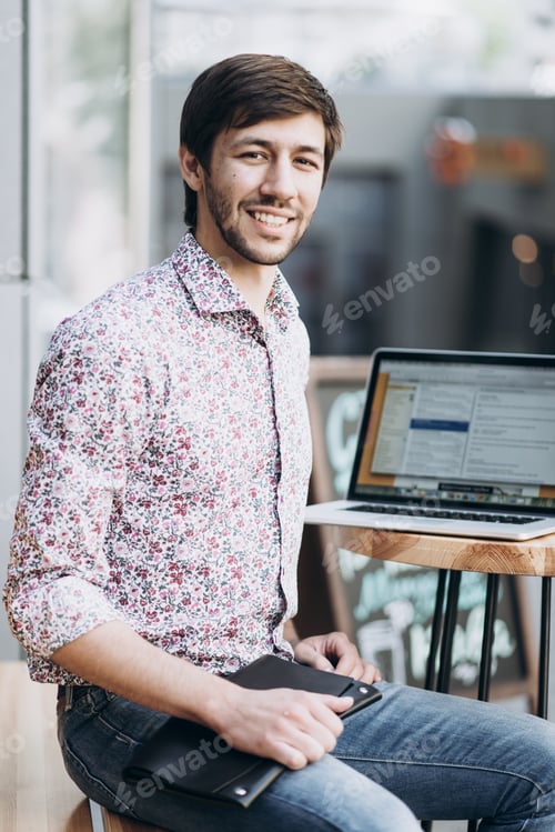 Preview: Fashionable Smiling Man In Urban Setting