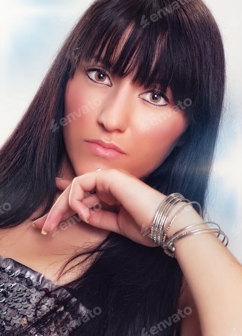 Preview: Portrait Of A Pretty Women, Waist Up