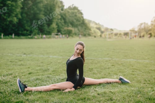 Preview: Girl Yoga And Twine