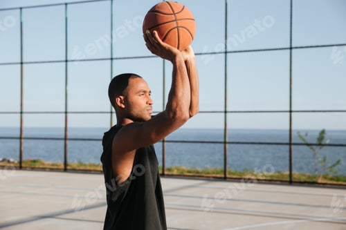 Preview: Pportrait Of A Concentrated Young Afro American Sports Man Playing Basketball