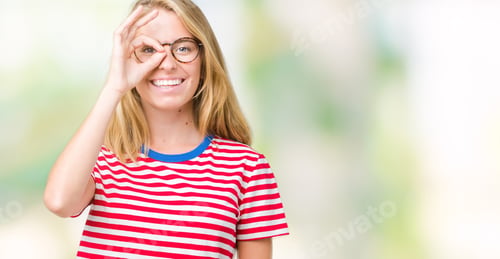 Preview: Beautiful Young Woman Wearing Glasses Over Isolated Background Doing Ok Gesture With Hand Smiling