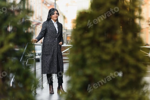 Preview: Attractive Young Woman In The City. Business Lady
