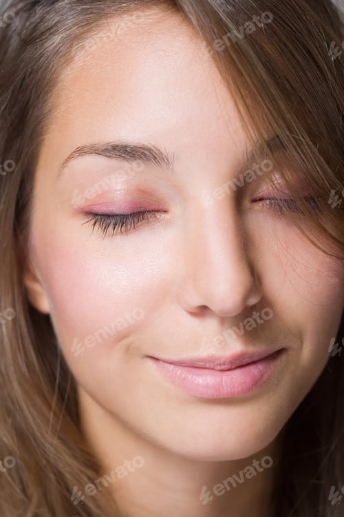 Preview: Beauty Shot Of Gorgeous Young Brunette.
