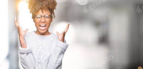 Preview: Beautiful Young African American Woman Wearing Winter Sweater Over Isolated Background Celebrating