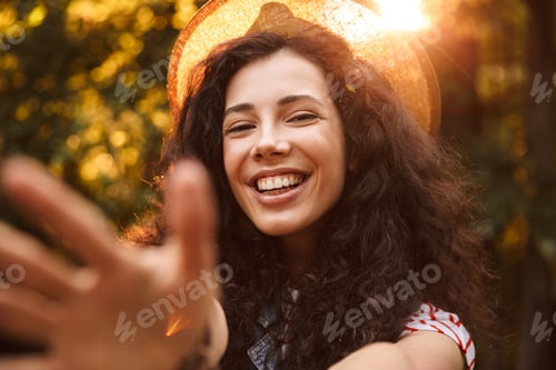 Preview: Photo Closeup Of Brunette Attractive Woman 18-20 Wearing Summer Straw Hat Smiling And Spreading