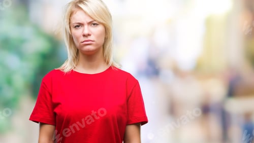 Vista previa: Young Beautiful Blonde Woman Wearing Red T-Shirt Over Isolated Background Skeptic And Nervous