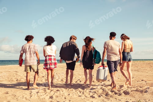 Preview: Picture Of Amazing Young Group Of Friends Walking Outdoors On The Beach.