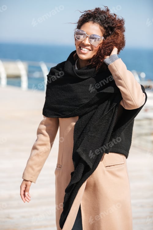 Preview: African Smiling Woman Swearing Glasses Walking Near Sea