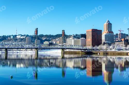 Preview: Stunning View Of Portland And The Hawthorne Bridge Reflected In The Willamette River